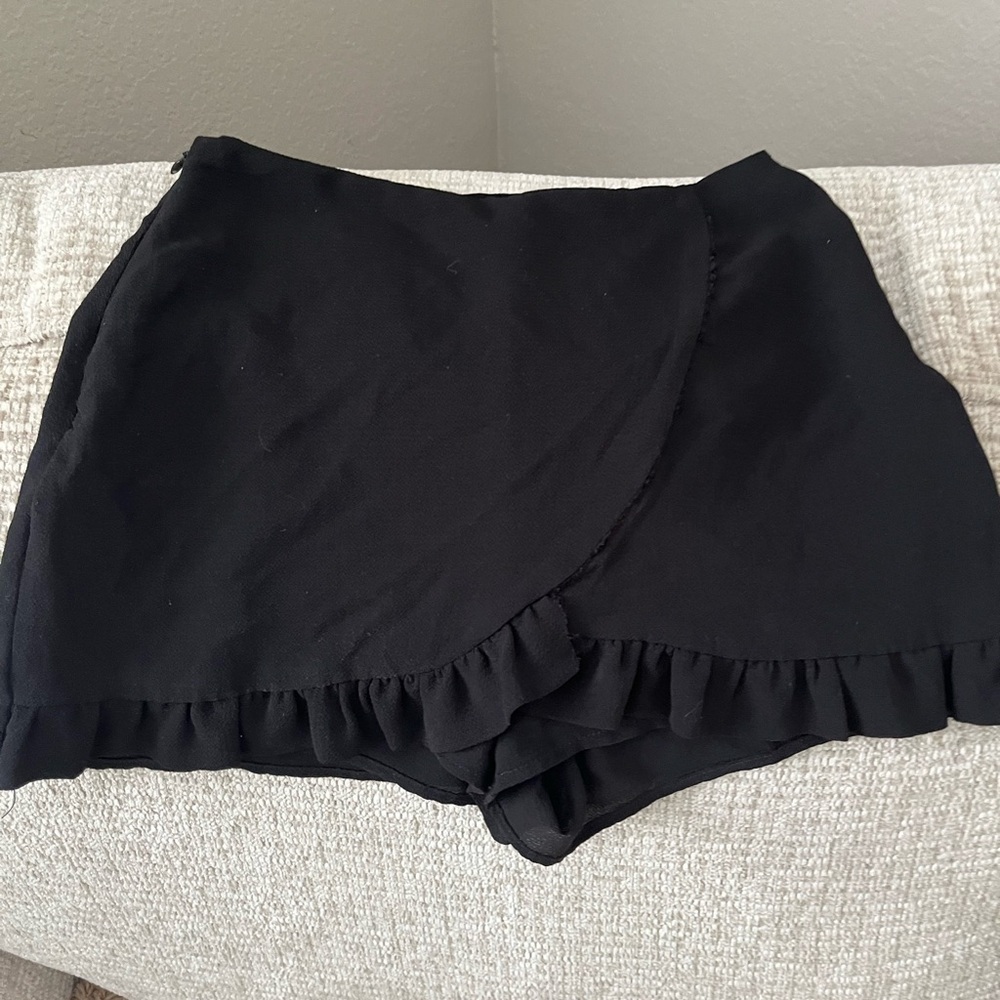 Black Ruffle Mini Skirt XS - Picture 2 of 10
